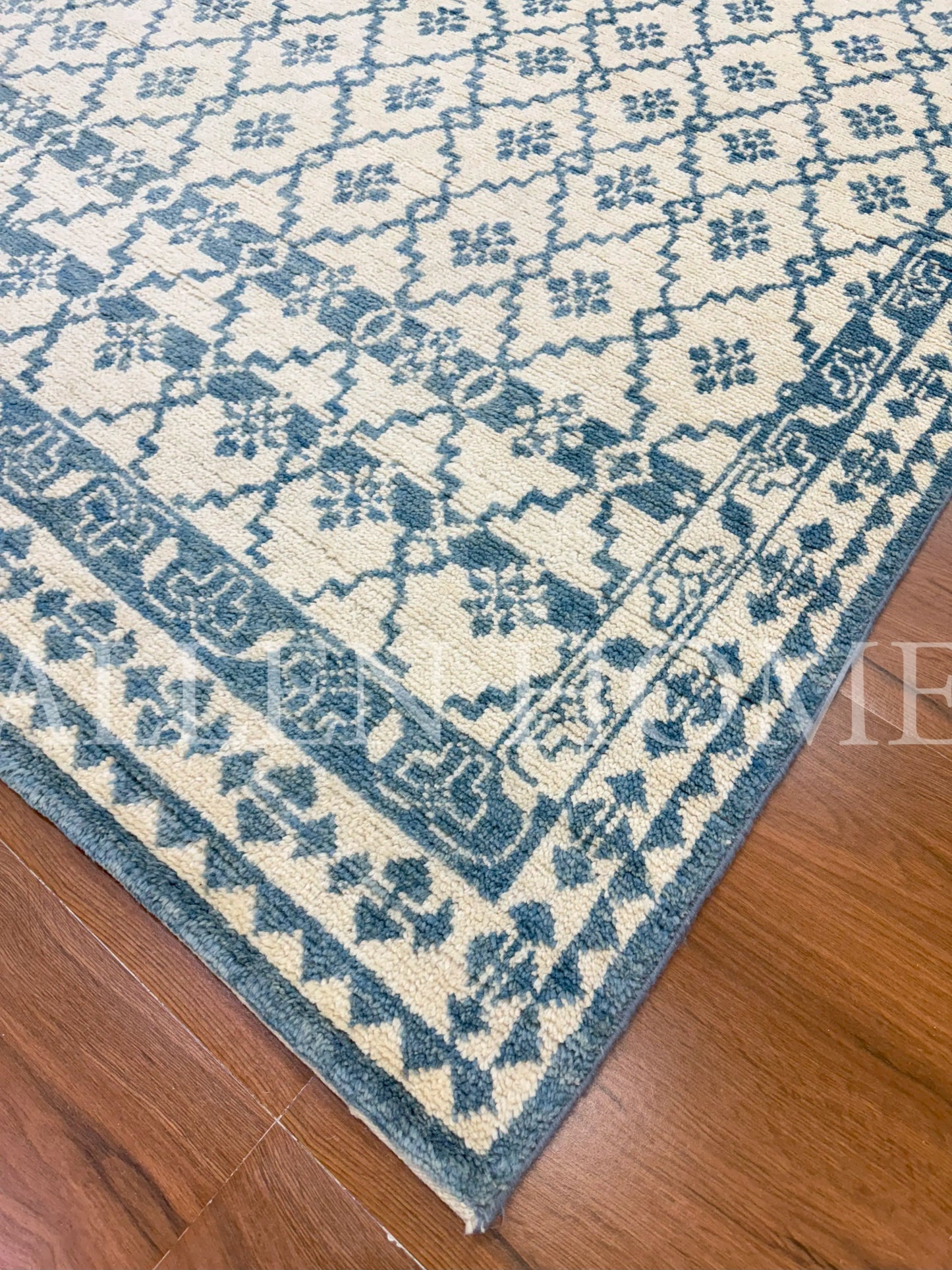 Sapphire Lattice – Hand Knotted Wool Area Rug 7x10